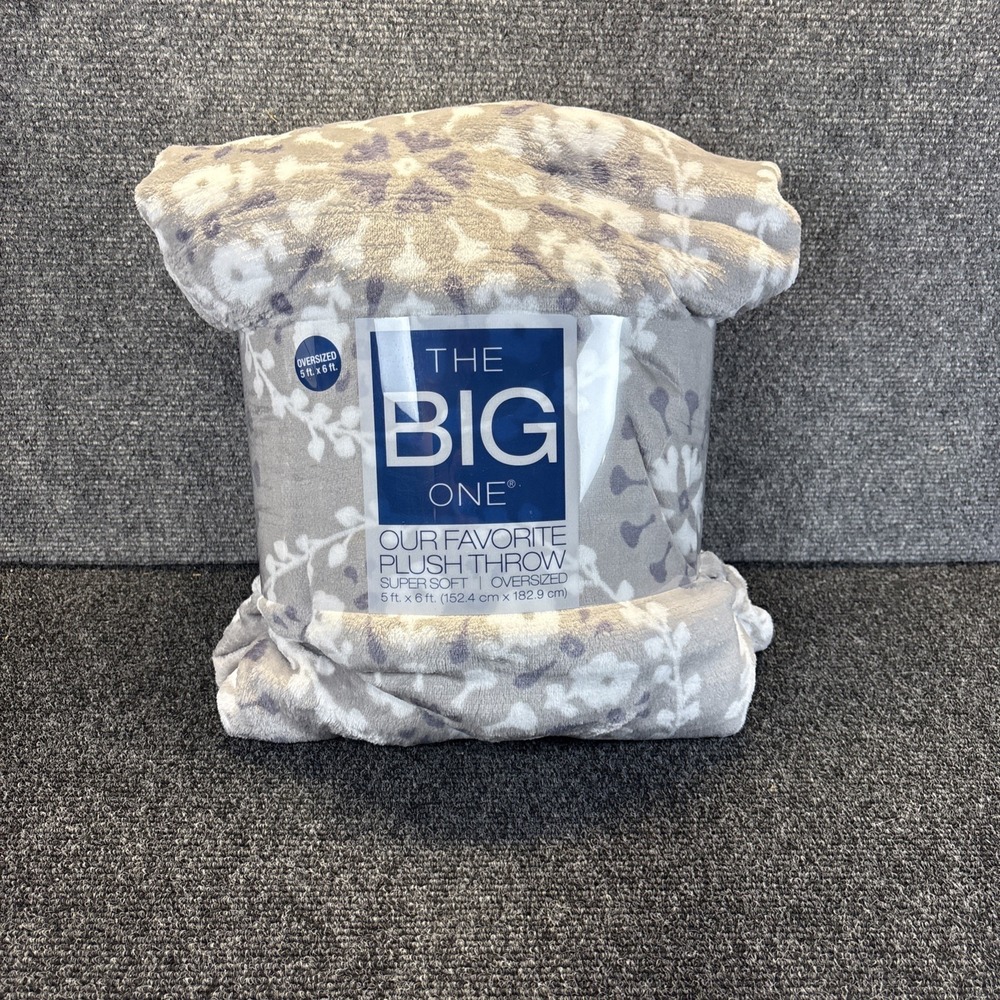 The Big One~Oversized/Super Soft Plush Throw~5ft X 6ft~Gray Medallion